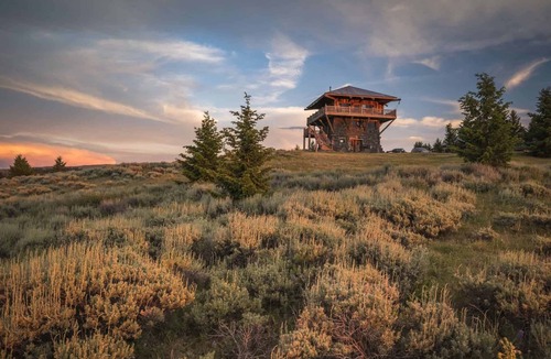 Virginia City Cabin | Fire Tower on Fire Tower Ranch in Ennis Montana