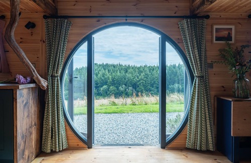 Holbeton Cottage | Firefly - a maisonette that sleeps 4 guests in 2 bedrooms