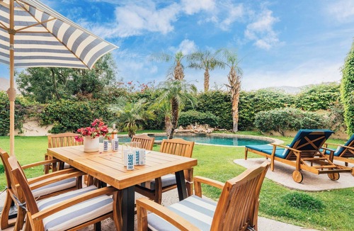 La Quinta Cove Cottage | Firefly by Avantstay Spacious Backyard w/Pool& Hot Tub!
