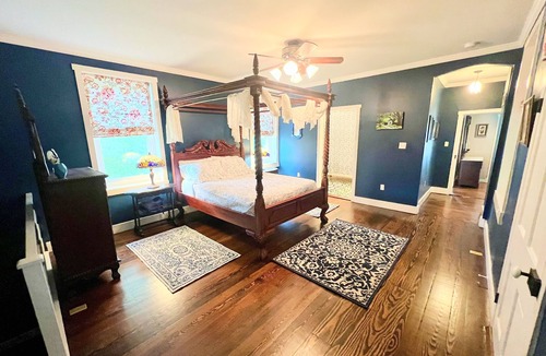 Jefferson House | Firefly Hill - Renovated farmhouse with large backyard - sleeps 8