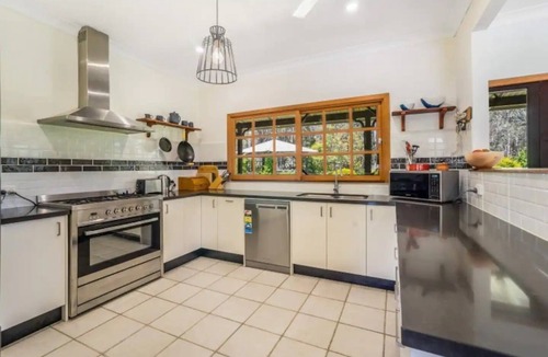 Firefly House | Firefly Resort: House & Cottage on 10 acres. BBQ deck, pool, tennis court, lawns