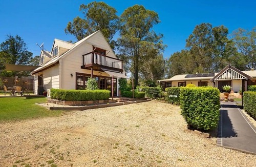 Firefly House | Firefly Resort: House & Cottage on 10 acres. BBQ deck, pool, tennis court, lawns