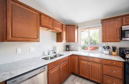Wayne House | Firepit & 10mins to Speedway - Westside Splendor
