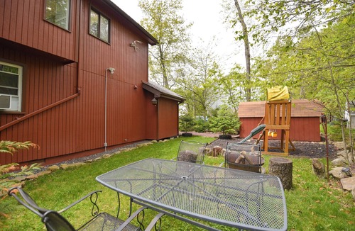 Tobyhanna House | Firepit, Arcade, BBQ & Lake Nearby, Pet-Friendly Pocono Getaway