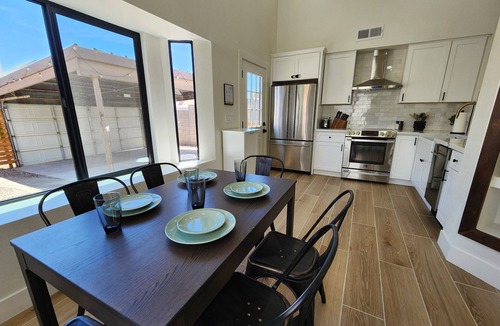 Rose Garden Place House | Firepit & Friends Modern, Intimate Backyard & More