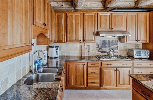 Hartland House | Firepit | Hot tub & Mountain Views! | Spruce Moose Lodge