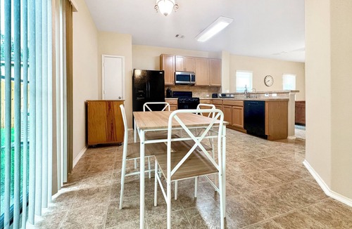 Atascocita House | Firepit Retreat Near Downtown Houston & IAH - Sleeps 6