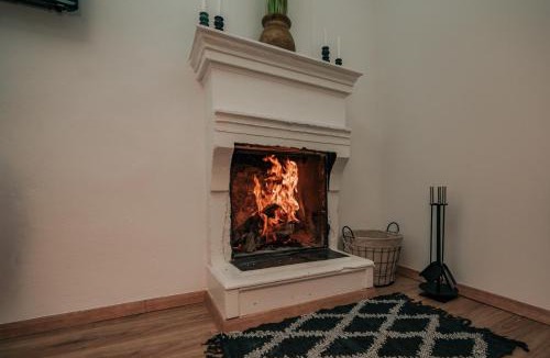 Arachova Apartment | Fireplace Escape