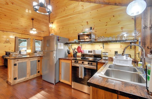 Campton Cabin | Fireside Evenings: Red River Gorge Gem w/Hot Tub