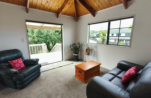 Hamurana House | Fireside Lakefront Lookout - Hamurana