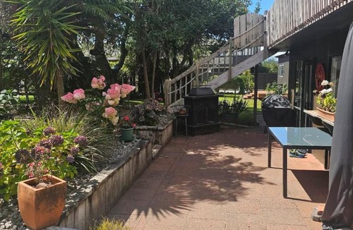 Hamurana House | Fireside Lakefront Lookout - Hamurana