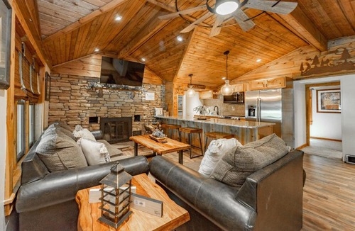 Oakland House | Fireside Pointe