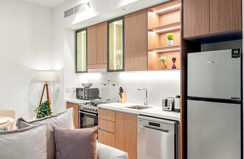 Dubai Apartment | FIRST CLASS 1BR Creek Escape & Modern Elegance