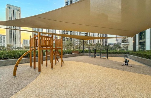 Dubai Apartment | FIRST CLASS 1BR Creek Escape & Modern Elegance