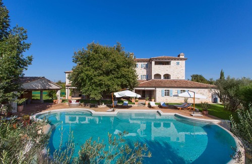 City Center House | First class luxury villa with big pool, 1000sqm living area, 30000 sqm garden