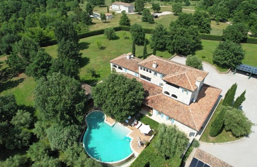 City Center House | First class luxury villa with big pool, 1000sqm living area, 30000 sqm garden