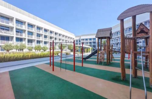 Jumeirah Village Circle Apartment | FIRST CLASS Studio Urban Luxe Getaway