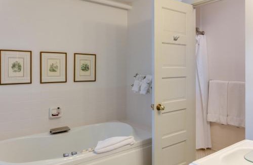 Nags Head Hotel | First Colony Inn