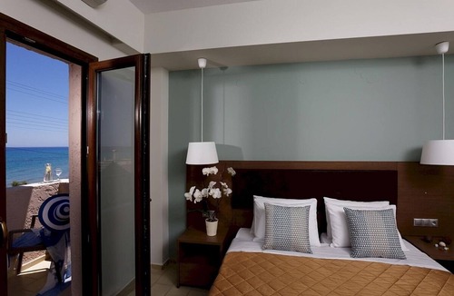 Kokkini Chani Apartment | First Floor Apartment with A/C, Balcony & Sea View - 100 meters from the Beach in Kokkini Hani!