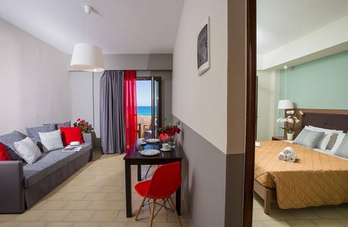 Kokkini Chani Apartment | First Floor Apartment with A/C, Balcony & Sea View - 100 meters from the Beach in Kokkini Hani!