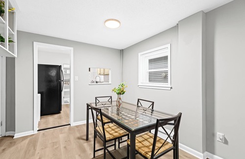 Hazel Park Apartment | First floor apartment conveniently located near Ferndale and Expressways