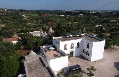 Cisternino Apartment | First floor apt. Shared, wonderful 9 metre terrace, pool and tennis court -
