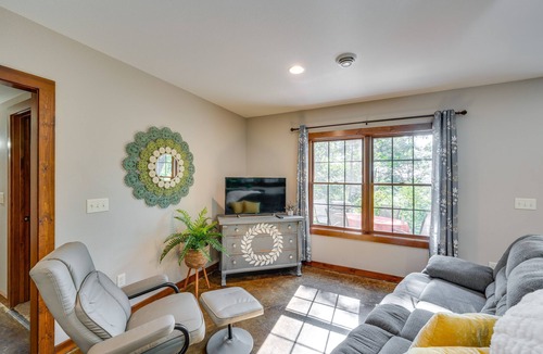 Belleville Apartment | First-Floor Belleville Apartment with Patio!