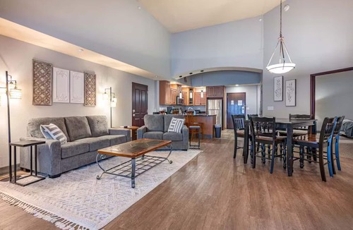Wisconsin Dells House | First Floor Condo - Pet Friendly!
