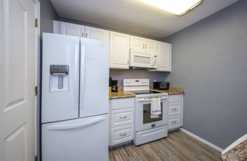 Tucson Apartment | First Floor Condo at Ventana Canyon, heated pool