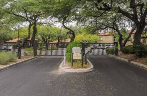 Tucson Apartment | First Floor Condo at Ventana Canyon, heated pool