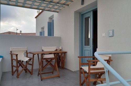 Kastrisianika House | FIRST FLOOR MAIRA'S ARCH HOUSE