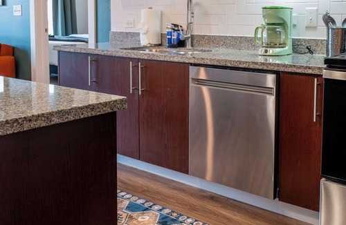 Cedar Park Apartment | First Floor- Pool, Gym, Dog Park, Parking near DTA