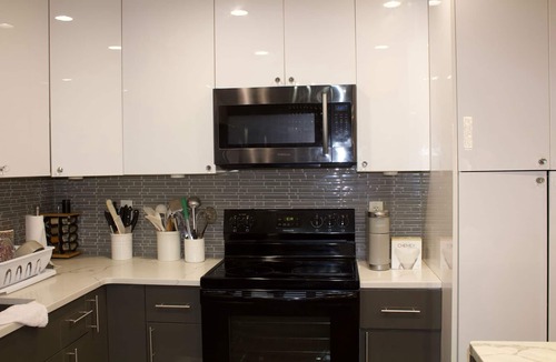 Ridgefield Apartment | first floor . |Renovated |Near NYC |Sleeps 6