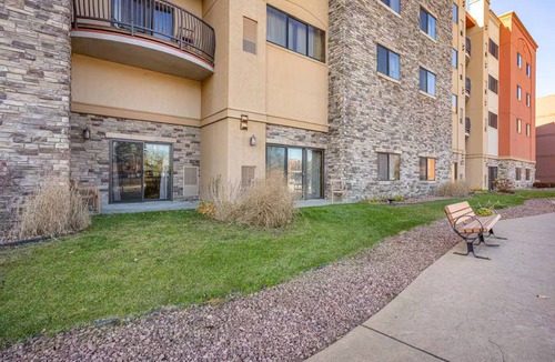 Wisconsin Dells Apartment | First Floor Room - Pet Friendly!