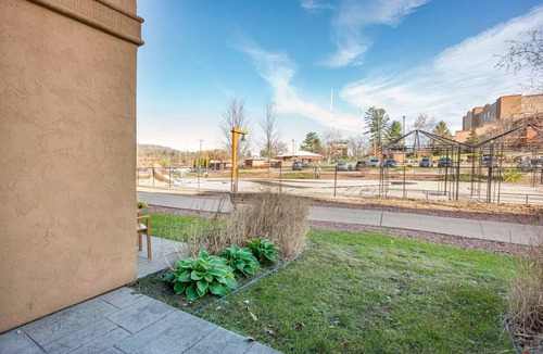Wisconsin Dells Apartment | First Floor Room - Pet Friendly!