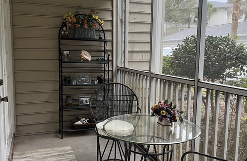 Saint Simons Heights Condo | First floor end unit freshly painted with Updated master bath, and kitchen.