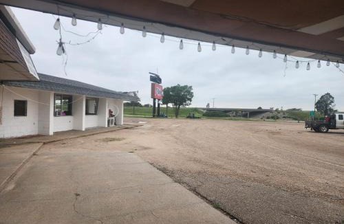 Quinter Hotel | First Inn By OYO Quinter Hwy 70