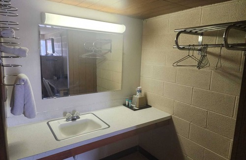 Quinter Hotel | First Inn By OYO Quinter Hwy 70