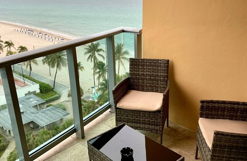 Hollywood South Central Beach Condo | First Line Ocean View 1 BR Condo with Balcony