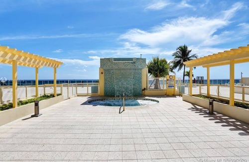 Hollywood South Central Beach Condo | First Line Ocean View 1 BR Condo with Balcony