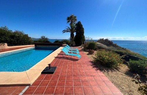 Coveta Fuma Villa | First Line Villa Seafront With Private Pool and Direct Access to the Sea!
