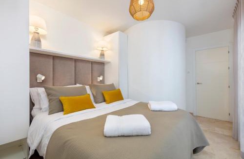 New Golden Mile Villa | First Row Beach Villa