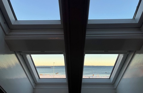 Tonsberg Villa | First-Row Beachfront Villa with Stunning Views - Sleeps 15 people
