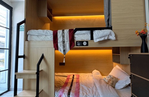 Rama 9 Hostel | First Villa Life Hostel