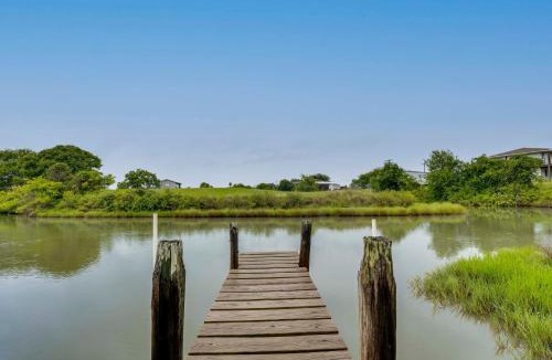 Long Mott House | Fish & Boat: Home w/Spacious Yard in Seadrift