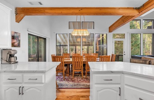 Fish Camp House | Fish Camp Creek, Only 2 miles to Yosemite!-Hot Tub
