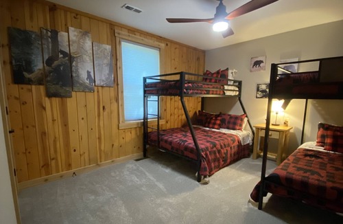 Siren House | Fish Lake Retreat! Leave the cities behind and relax at the lake.
