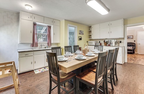 Rockaway Beach Cottage | Fish Off Boat Dock! 1950s Rockaway Beach Cottage