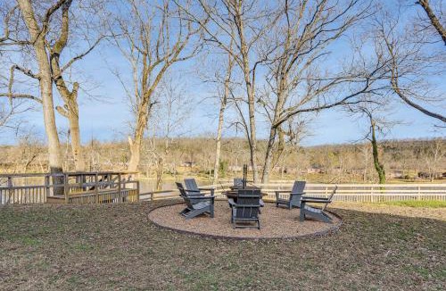 Lakeview House | Fish the White River! Sleek Family Home in Flippin