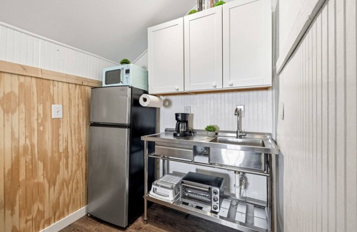 Cedar Key Cottage | Fisher Flats Downstairs